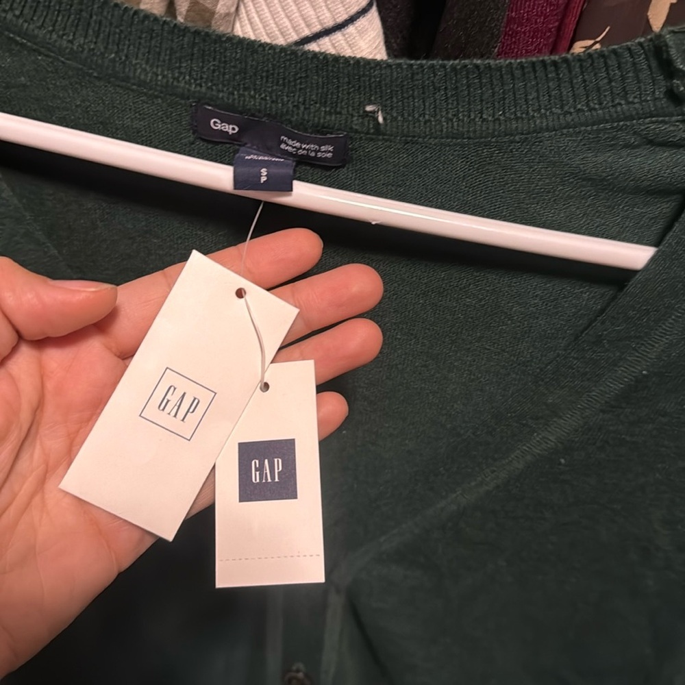 Gap women’s NWT green button down cardigan made with silk small
